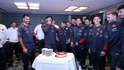 A Milli Takım'da Ozan Kabak'ın doğum günü kutlandı