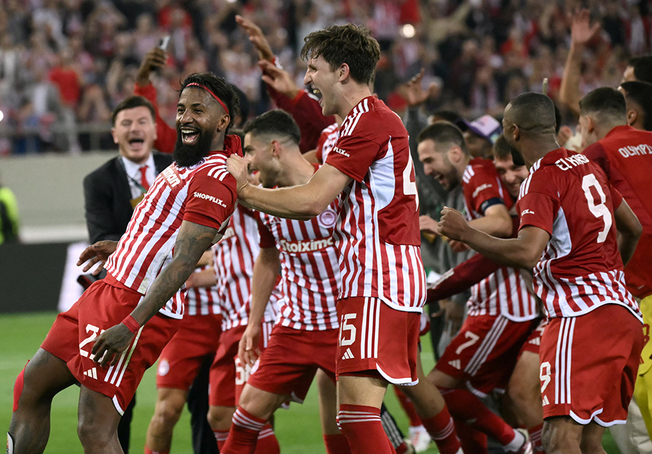 Olympiakos son maçlar öncesi lideri tahtından indirdi