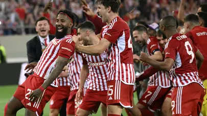 Olympiakos son maçlar öncesi lideri tahtından indirdi