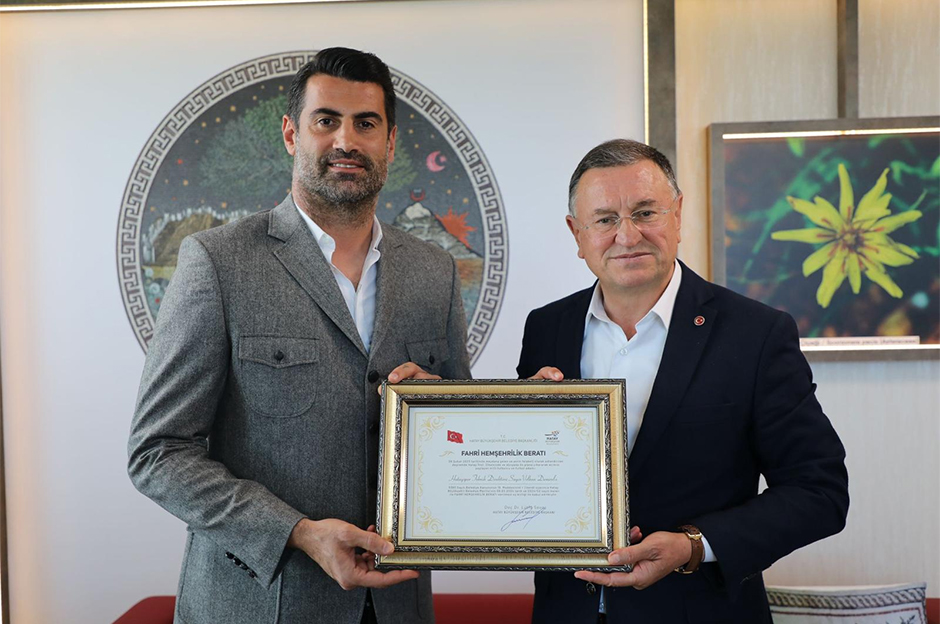 Volkan Demirel'e "fahri hemşehrilik" beratı