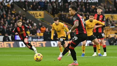 Justin Kluivert'tan tarihe geçen "penaltı üçlemesi"