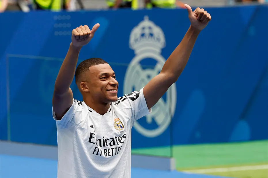 Kylian Mbappe resmen Real Madrid'de: Santiago Bernabeu'da imza töreni - 2 Kylian Mbappe resmen Real Madrid'de: Santiago Bernabeu'da imza töreni - 2
