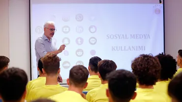Fenerbahçe'den altyapı oyuncularına sosyal medya eğitimi