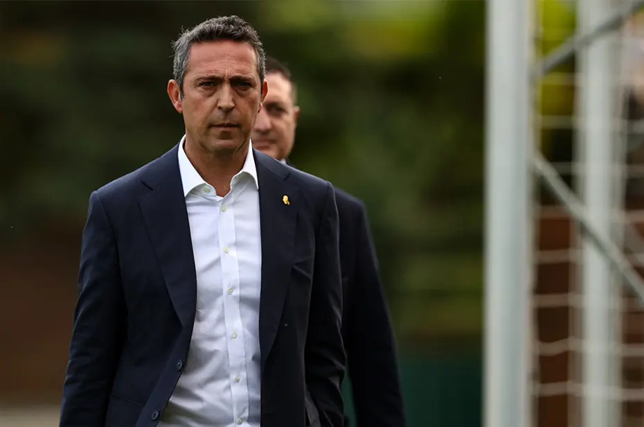 Fenerbahçe'de 22 milyon euroluk kıyım: Listede kimler yok ki, tam 8 isme veda - 4 Fenerbahçe'de 22 milyon euroluk kıyım: Listede kimler yok ki, tam 8 isme veda - 4