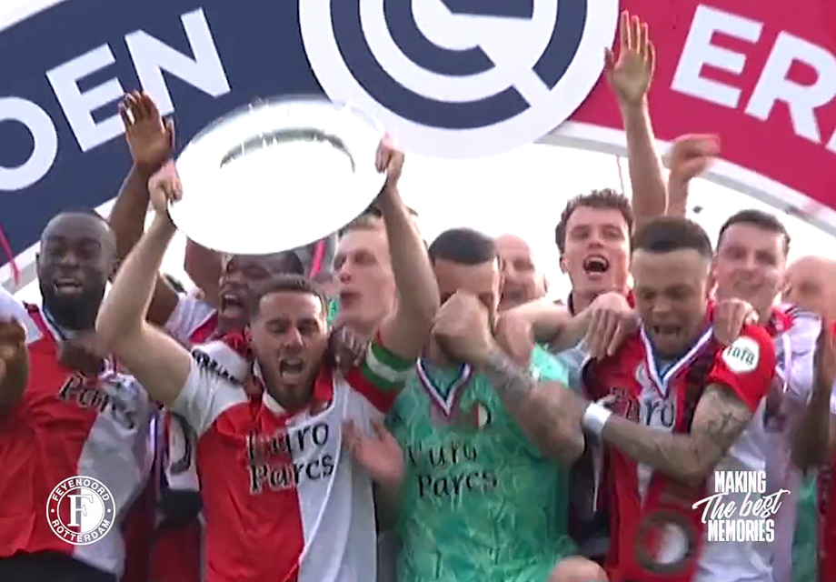 Feyenoord'un şampiyonluk kupası kaptan Orkun Kökçü'nün ellerinde