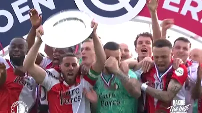 Feyenoord'un şampiyonluk kupası kaptan Orkun Kökçü'nün ellerinde