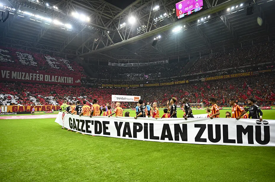 Galatasaray-Beşiktaş derbisinde Türkiye Cumhuriyeti’nin 100. yılına özel koreografi - 8