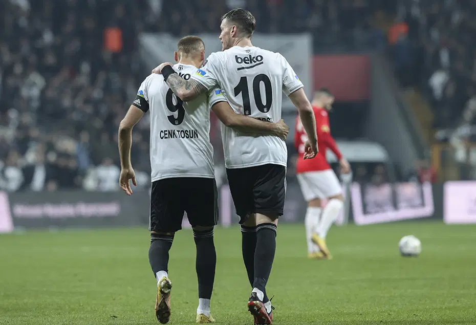 "Mert maçı kurtardı" - Spor yazarları Beşiktaş için ne dedi? - 2 "Mert maçı kurtardı" - Spor yazarları Beşiktaş için ne dedi? - 2