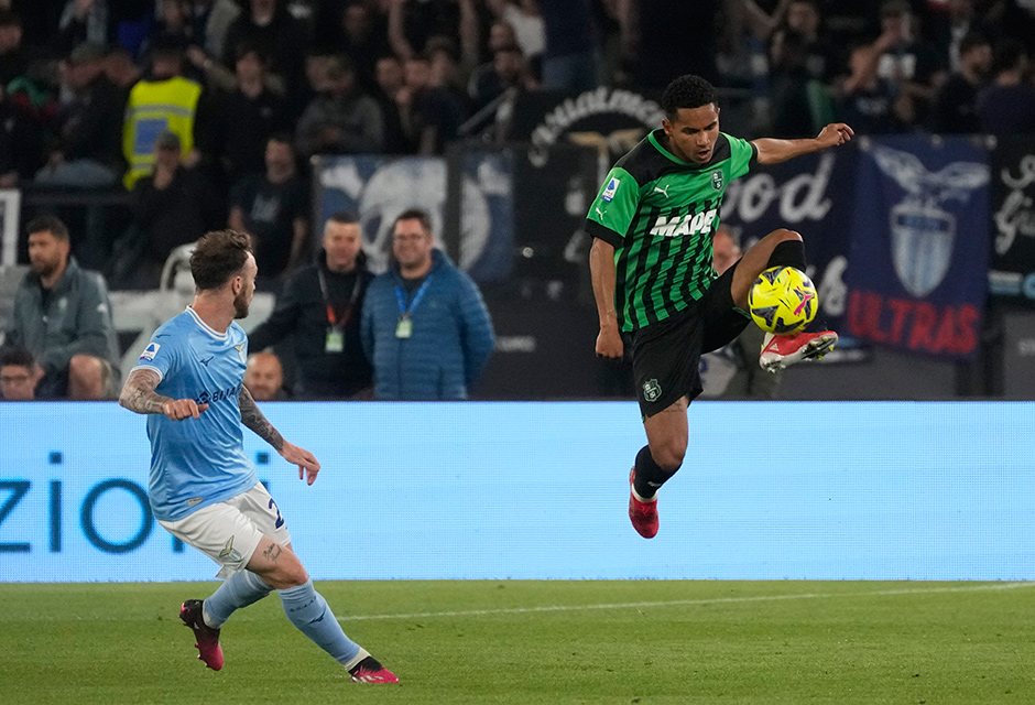 Bonservisine 17 milyon Euro ödenen sol beki Galatasaray'a yazdılar