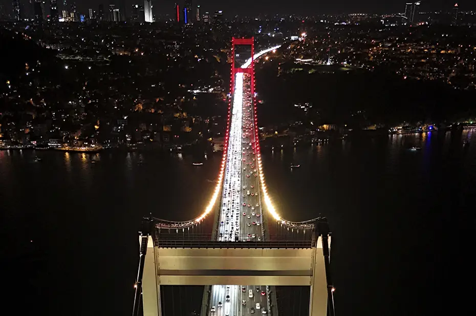 Fatih Sultan Mehmet Köprüsü "sarı-kırımızı" oldu - 2