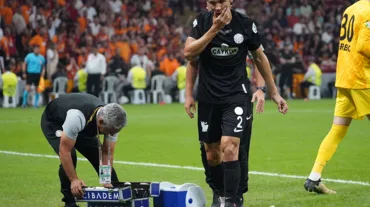 Osimhen ile çarpışarak sakatlanan Alikulov'un yüz kemiği kırıldı