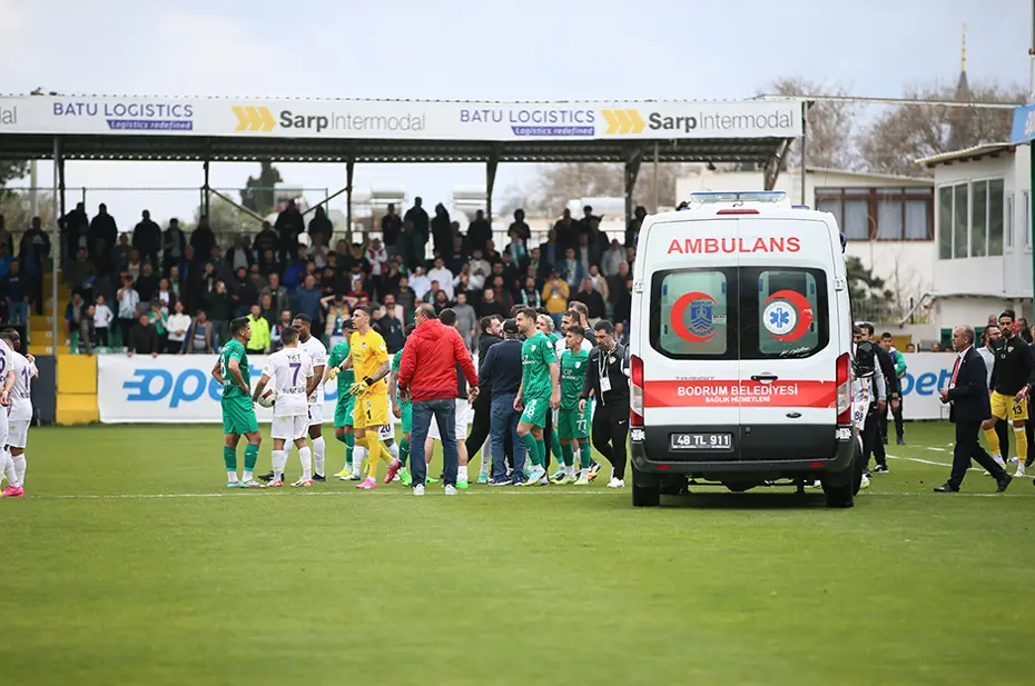 1. Lig'de olaylı maç: Hocalar ve kaptanlar oyundan atıldı - 11 1. Lig'de olaylı maç: Hocalar ve kaptanlar oyundan atıldı - 11