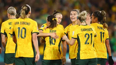 İngiltere penaltılarda turladı, Avustralya 2 golle kazandı