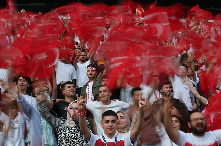 Merih Demiral sahaya çıktı: Taraftarlardan büyük destek - 13