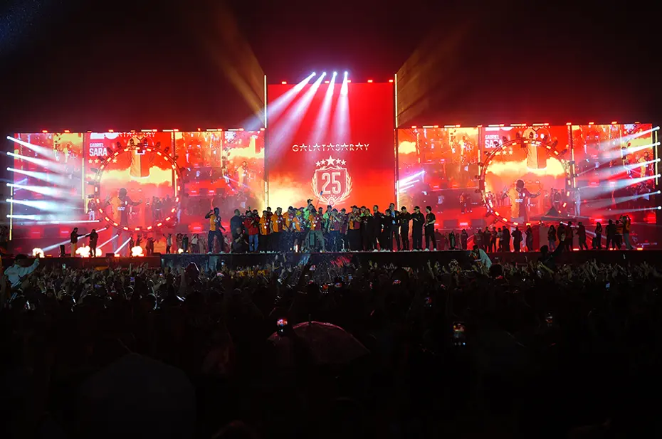 Galatasaray'dan Fenerbahçe'ye "kutlama" göndermesi - 5