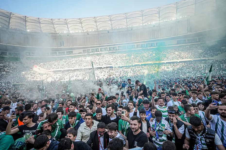 Bursaspor şampiyonluk kupasını 45 bin kişinin önünde aldı - 6