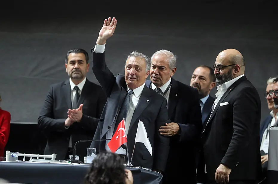Ahmet Nur Çebi sessizliğini bozdu ve eski başkana seslendi: "Beşiktaş'tan uzak dur" - 1 Ahmet Nur Çebi sessizliğini bozdu ve eski başkana seslendi: "Beşiktaş'tan uzak dur" - 1