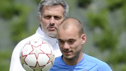 Wesley Sneijder'den Mourinho'ya telefon: Görüşmeyi bizzat aktardı
