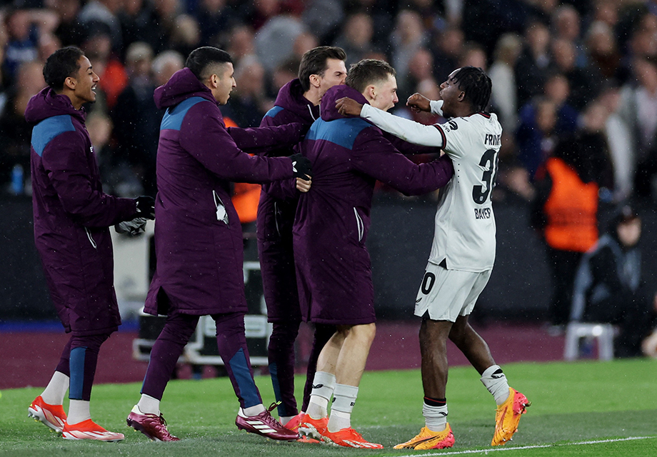 Bayer Leverkusen çılgın seriyi korudu ve yarı final biletini aldı