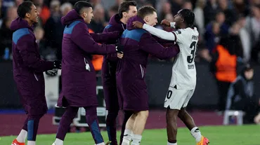 Bayer Leverkusen çılgın seriyi korudu ve yarı final biletini aldı
