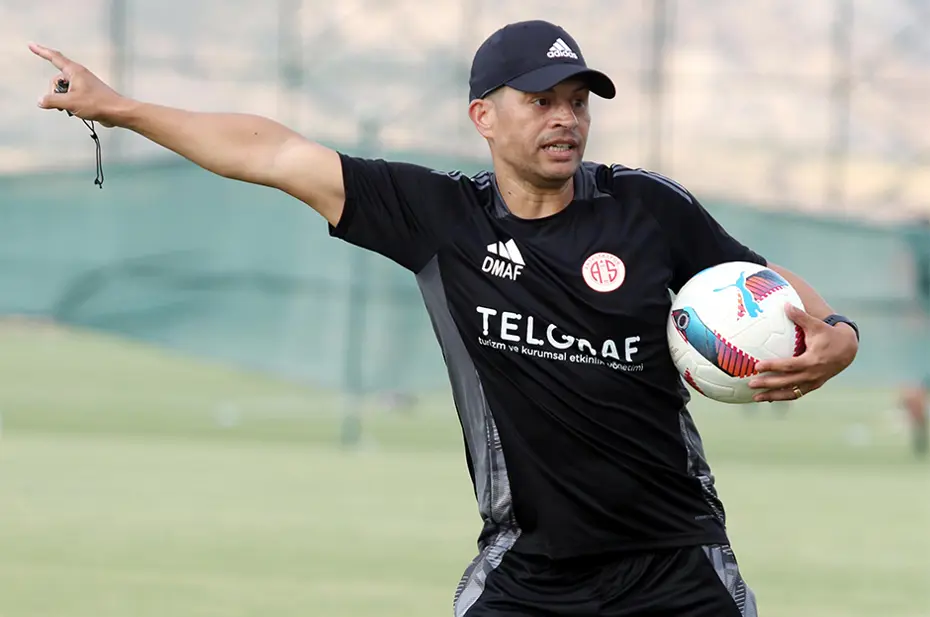 Alex de Souza, Galatasaray'ın milli futbolcusunu transfer ediyor - 2 Alex de Souza, Galatasaray'ın milli futbolcusunu transfer ediyor - 2