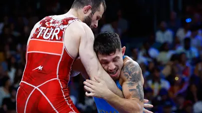 Milli güreşçi Enes Başar'ın madalya şansı devam ediyor