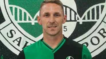 Başakşehir'in eski ön liberosu Sakaryaspor'a imza attı