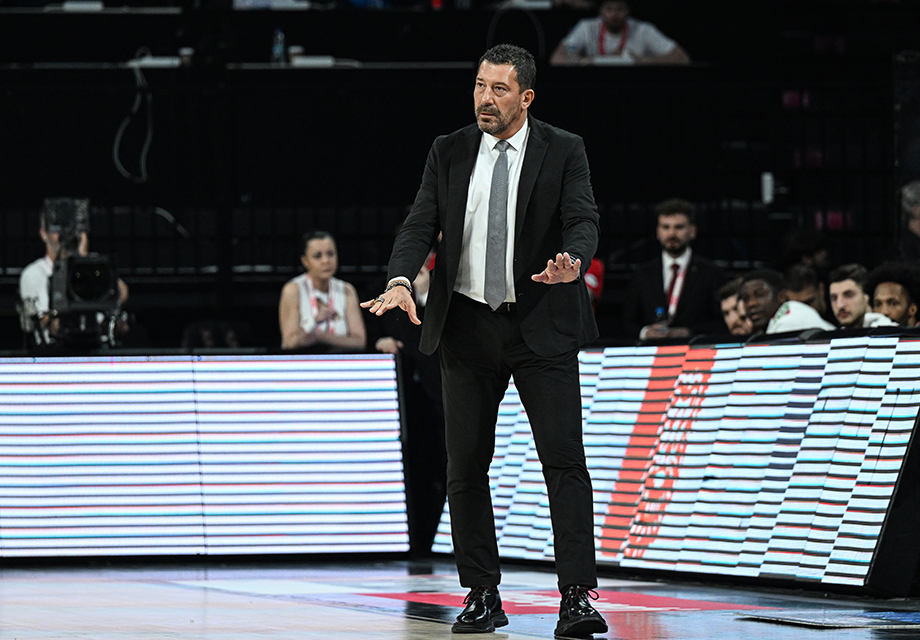 Ufuk Sarıca'dan Anadolu Efes maçı öncesi "hakem" uyarısı