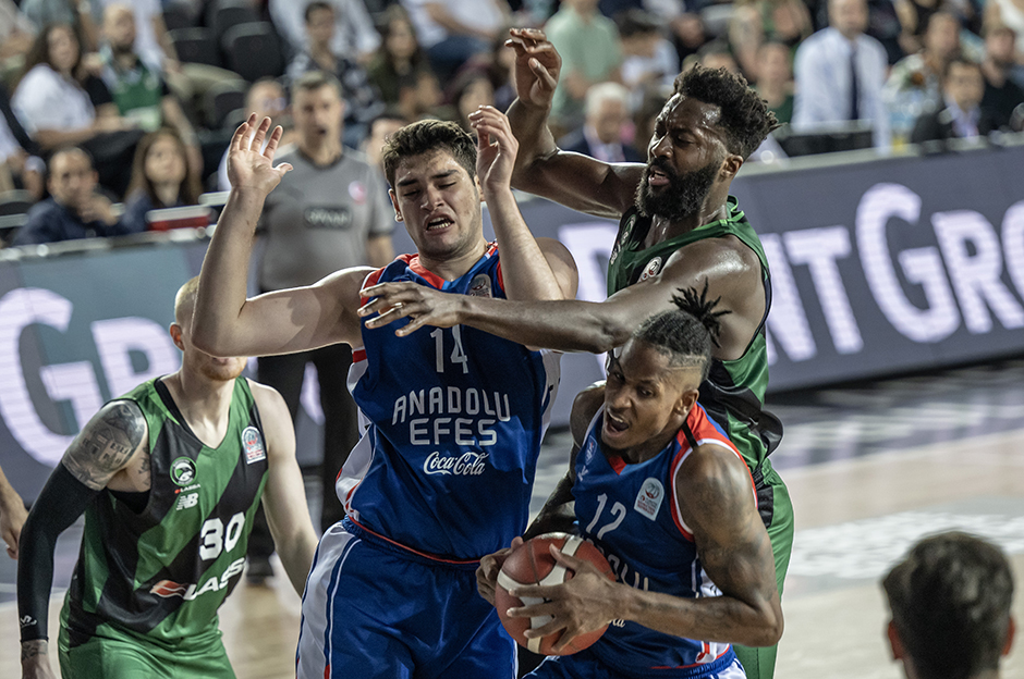 Darüşşafaka'yı eleyen Anadolu Efes yarı finalde