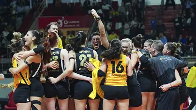 Son hafta derbisinde Vakıfbank 3-0 galip geldi