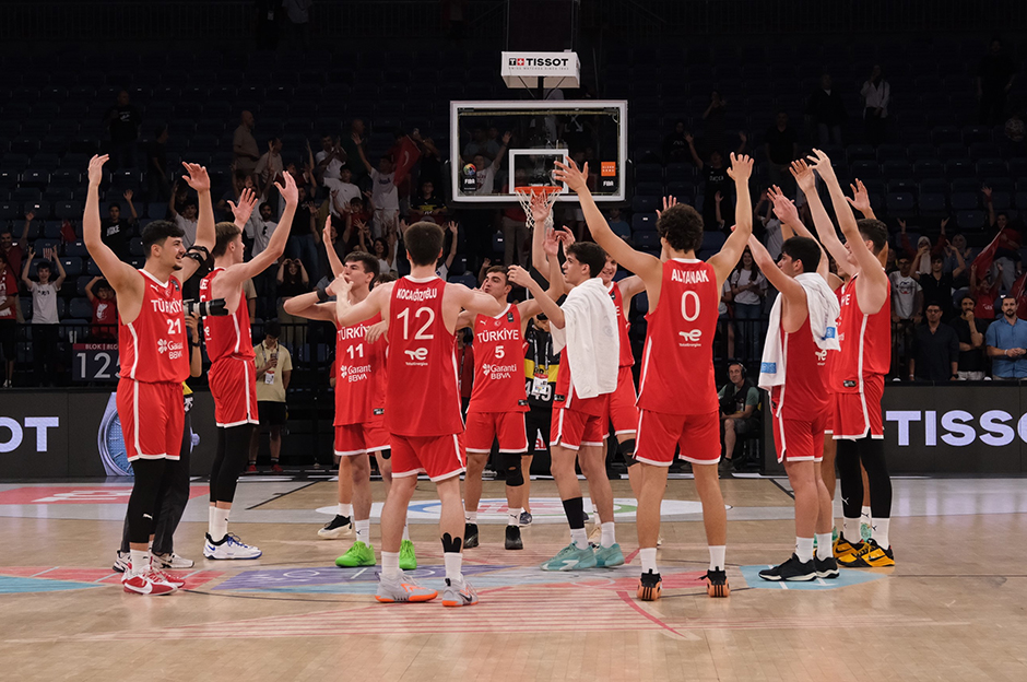 İspanya'yı eleyen U17 Milli Takımı yarı finalde