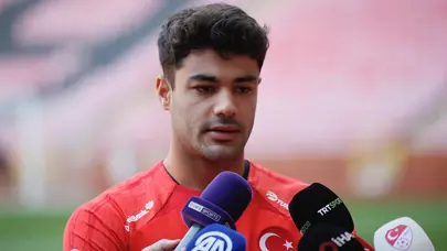 Ozan Kabak: "Forma giymeyi hak ettiğimi düşünüyorum, oynamayı bekliyordum"
