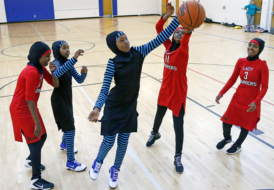 Uluslararası Af Örgütü'nden Fransa'ya başörtüsü çağrısı