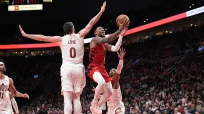 Damian Lillard 13. kez 50 sayı barajını geçti, galibiyete yetmedi