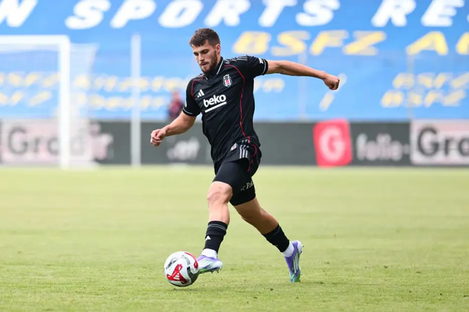 Sergen Yalçın onu tamamen sildi: Sözleşmesini tamamlamadan Beşiktaş'tan ayrılıyor - 4 Sergen Yalçın onu tamamen sildi: Sözleşmesini tamamlamadan Beşiktaş'tan ayrılıyor - 4