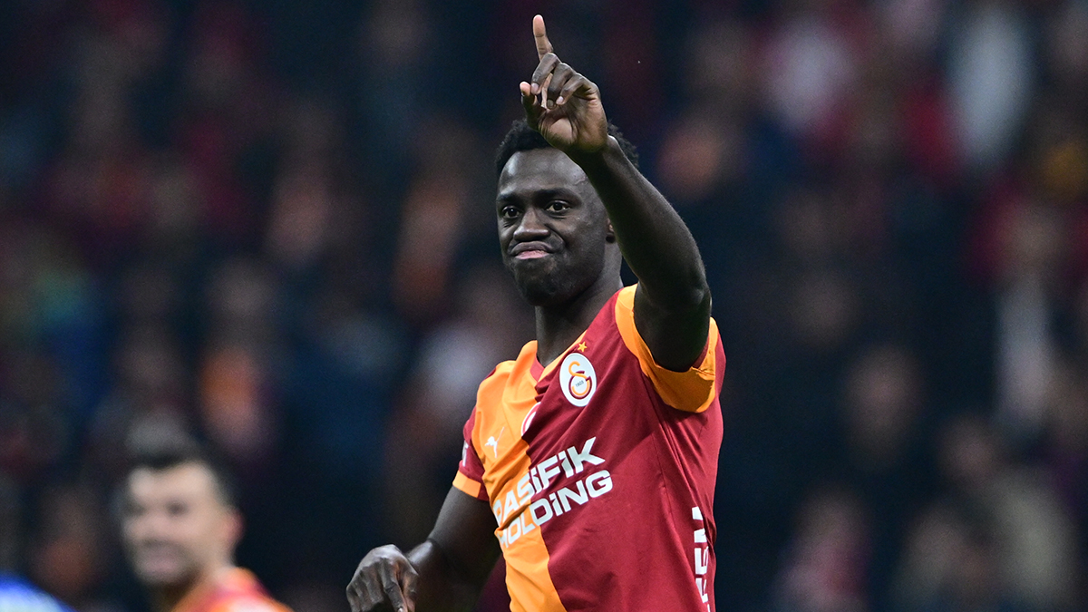 Galatasaray'da rövanş maçı öncesi 4 yıldız futbolcu kart sınırında bulunuyor. Bu isimler, Juventus maçında kart görmesi halinde tur atlanılması durumunda son 16'da muhtemel rakipler Liverpool ya da Tottenham'la oynanacak ilk maçta forma giyemeyecek.