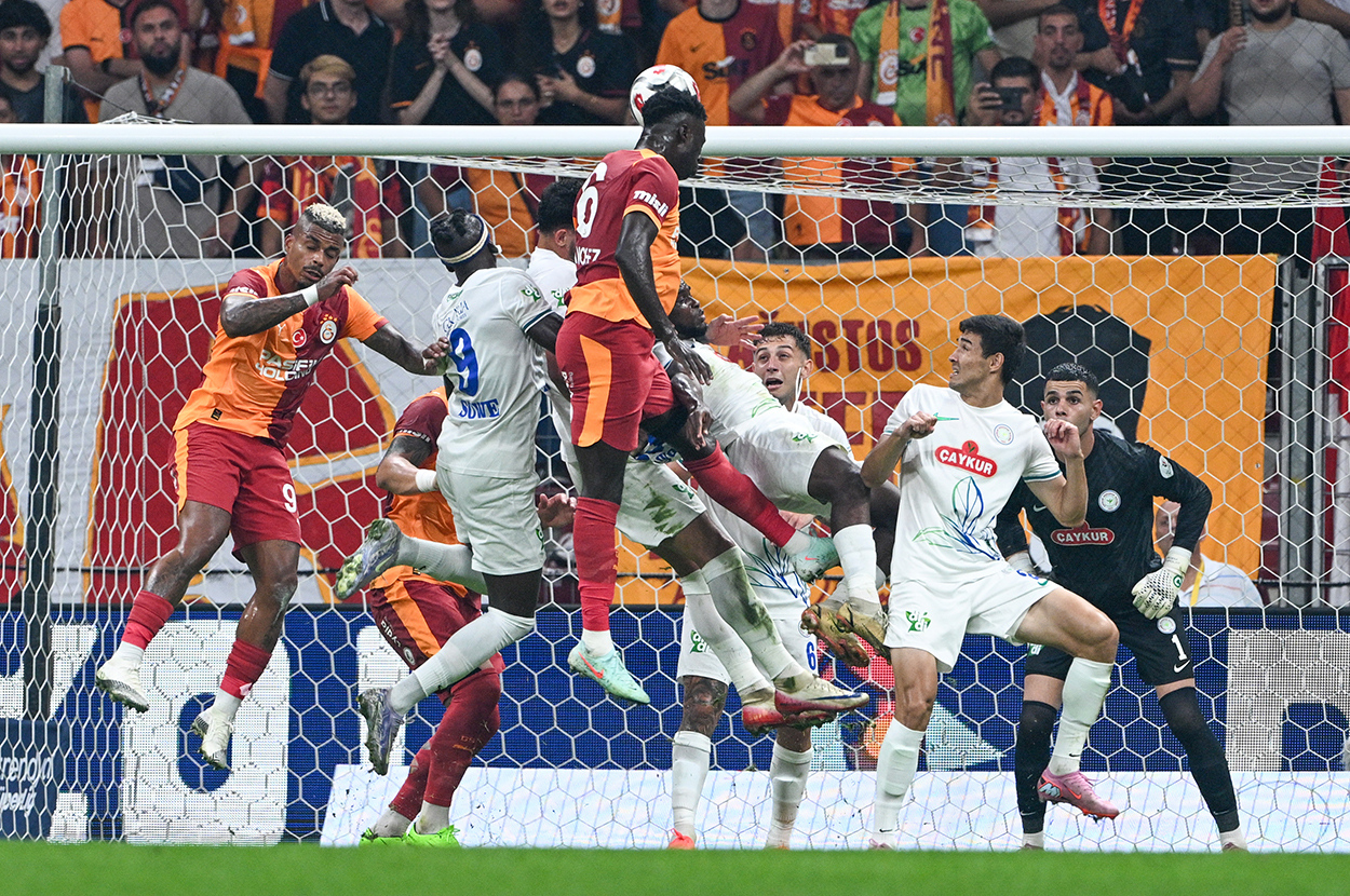 Galatasaray 4'te 4 yaptı: Rizespor'u da devirdiler