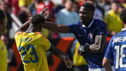 Davinson Sanchez kavgaya karıştı! Ne olduysa saniyeler içinde oldu