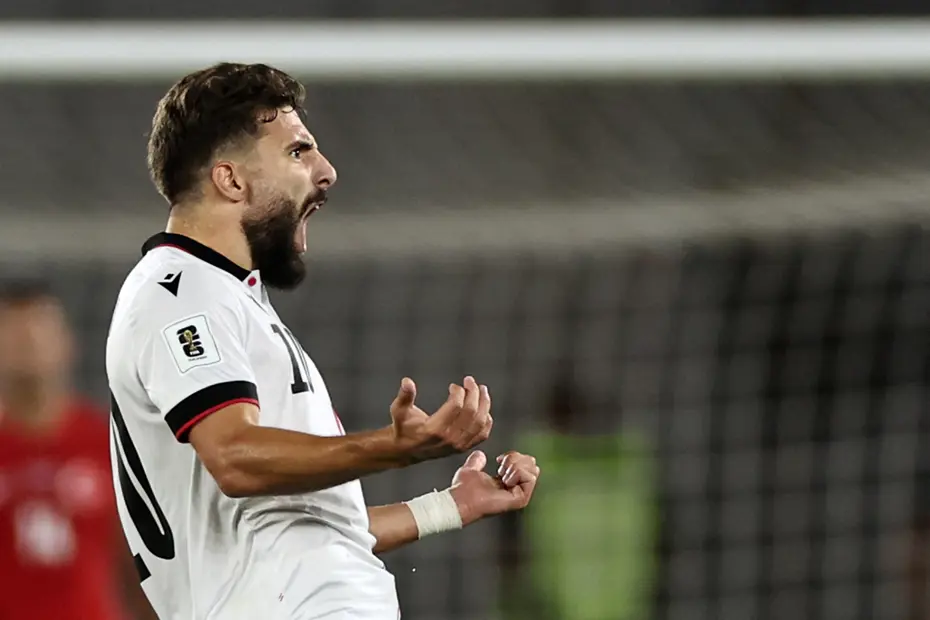 Sergen Yalçın'ın yönetimden istediği ilk transfer ortaya çıktı: Oyuncu gelmeye dünden razı - 4 Sergen Yalçın'ın yönetimden istediği ilk transfer ortaya çıktı: Oyuncu gelmeye dünden razı - 4