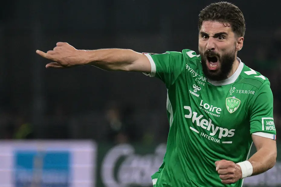 Sergen Yalçın'ın yönetimden istediği ilk transfer ortaya çıktı: Oyuncu gelmeye dünden razı - 5 Sergen Yalçın'ın yönetimden istediği ilk transfer ortaya çıktı: Oyuncu gelmeye dünden razı - 5