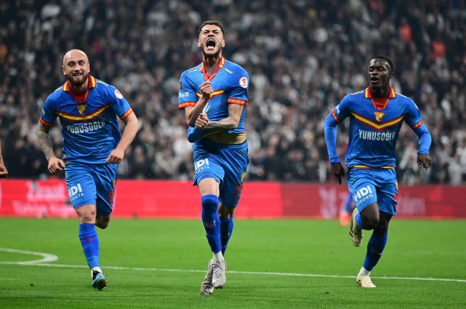 Romulo hat-trick yaptı: Göztepe, Beşiktaş'ı eleyerek yarı finale yükseldi