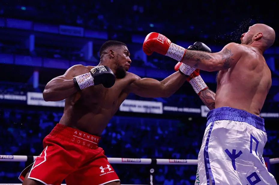 Anthony Joshua, Robert Helenius'u nakavt etti, 2.5 yıl sonra bir ilki başardı - 9
