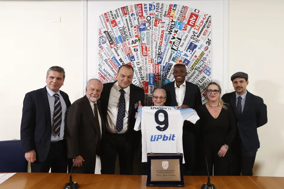 Victor Osimhen'e "Yılın En İyi Yabancı Sporcusu" ödülü - 15