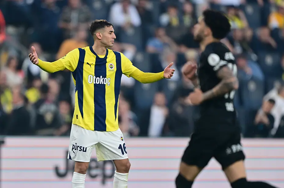 İlker Yağcıoğlu'nun Kadıköy'de taraftar şaşkınlığı: Jose Mourinho için büyük iddia geldi - 6 İlker Yağcıoğlu'nun Kadıköy'de taraftar şaşkınlığı: Jose Mourinho için büyük iddia geldi - 6