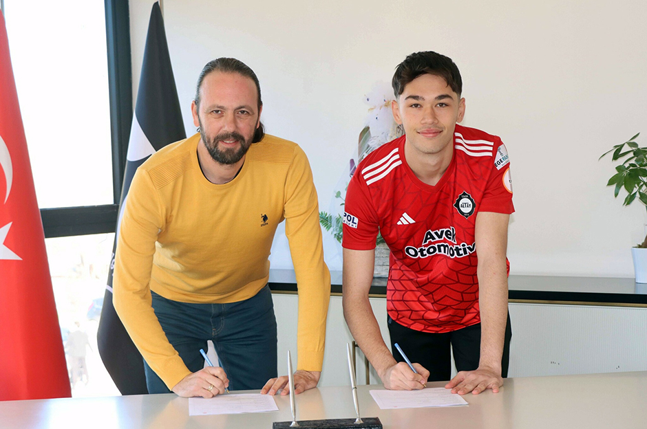 Altay, Ulaş Hasan Özçelik'e 5 yıllık imza attırdı