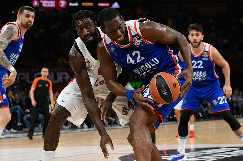 Anadolu Efes'te bir devir kapandı: 'Blokların Efendisi'ne veda