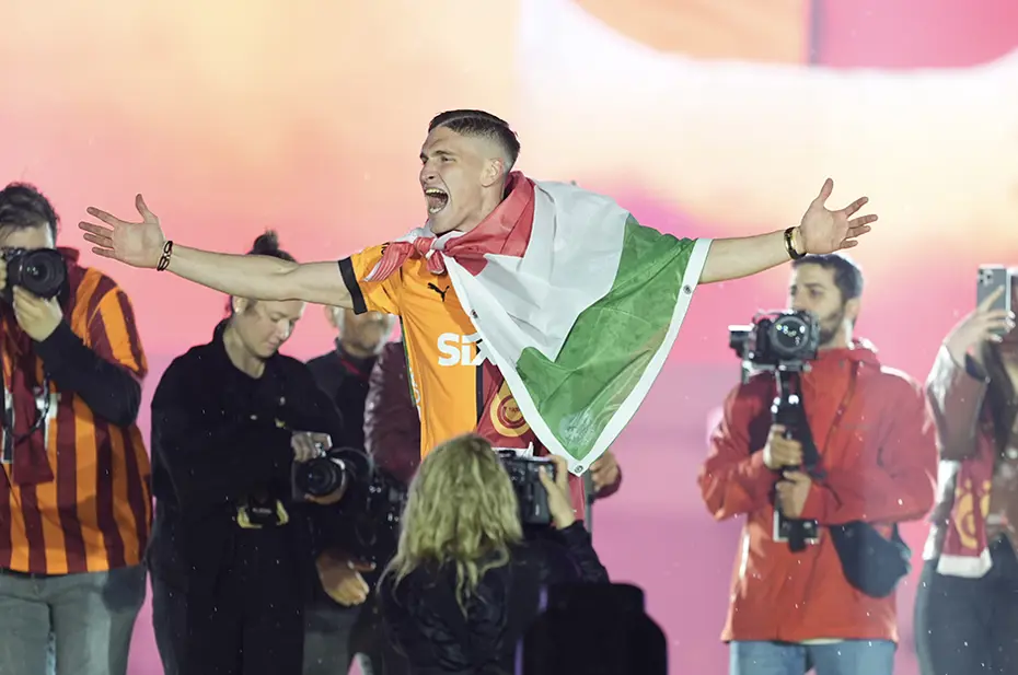 Galatasaray, Süper Lig kupasına kavuştu - 2