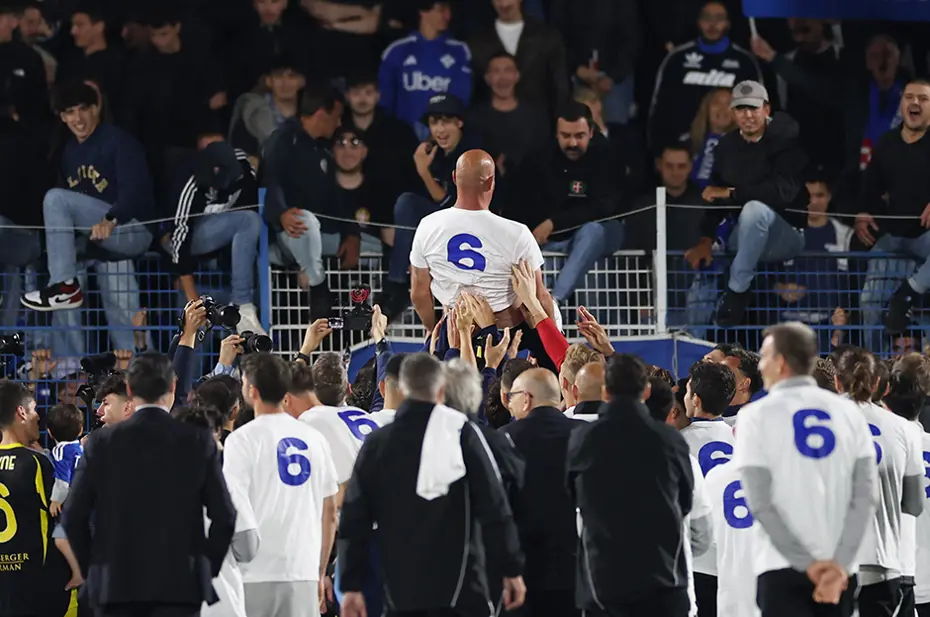 Kırmızı kart gördü, kariyerinin son maçını tamamlayamadı - 6