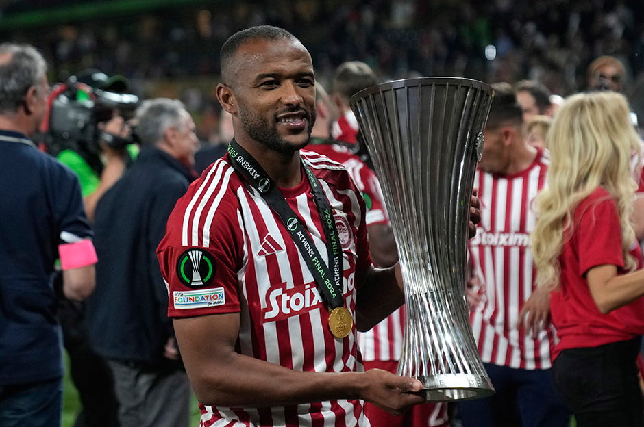 Ayoub El Kaabi resmi imzayı attı