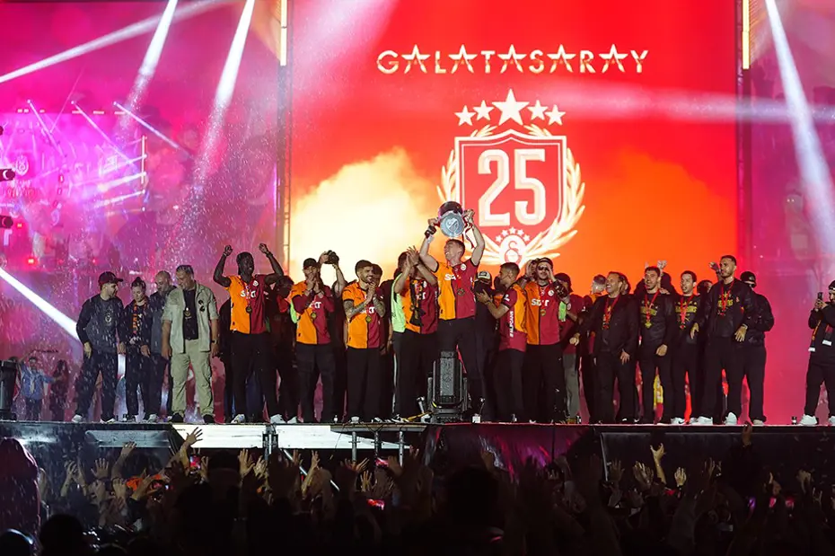 Galatasaray, Süper Lig kupasına kavuştu - 8